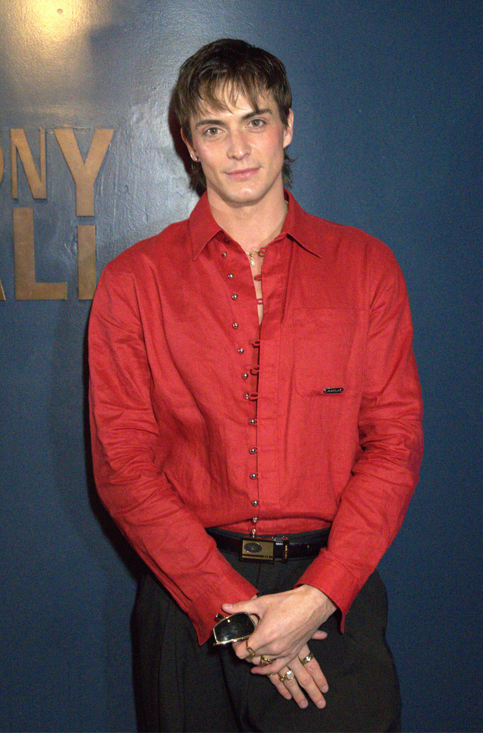 Kaden Connors camisa roja